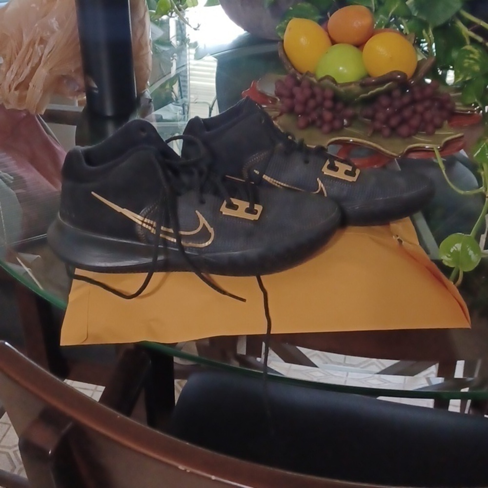 KYRIE IRVING FLY TRAP - Picture 2 of 4